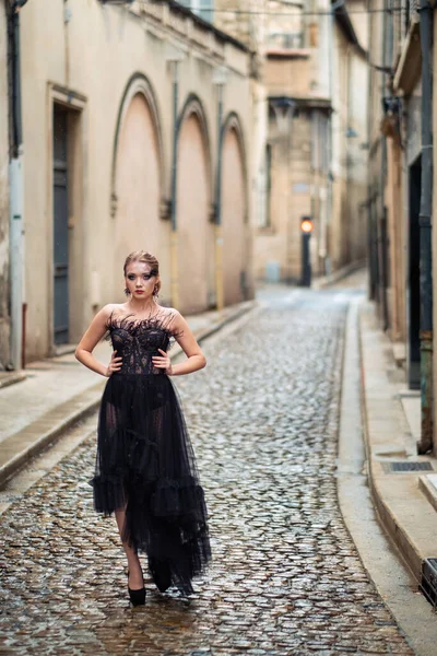 Snygg Brud Svart Bröllopsklänning Den Antika Franska Staden Avignon Modell — Stockfoto