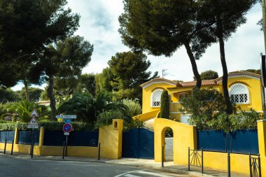 Provence, Fransa 'da Cassis' teki villanın manzarası.