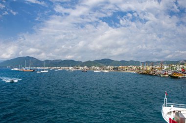 Gemi direkleri Marmaris körfezinde. Türkiye.