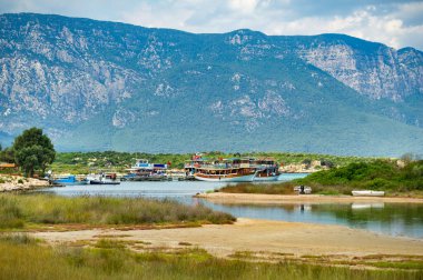 Sedir Adaları yakınlarındaki tekneler. Mugla, Türkiye.