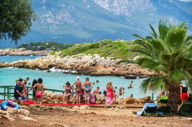 Sedir Adası, Mugla, Türkiye, 22 Haziran 2018 Gokova Körfezi 'ndeki ünlü Kleopatra Sahili' nde turistler.