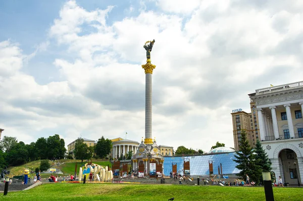 Kiev Ukraine Czerwiec 2018 Turyści Placu Centrum Kijowa — Zdjęcie stockowe