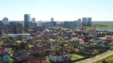 Drozdovsky bölgesinin tepesinden ve Minsk.Belarus 'taki Ritmik Jimnastik Sarayı' ndan görüntü al.
