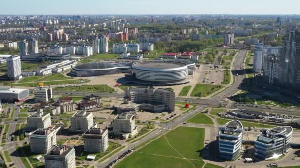 Kilátás a magasból a Drozdy kerület és a Minszk sport komplexum Minszk Arena Minszk. Fehéroroszország — Stock videók