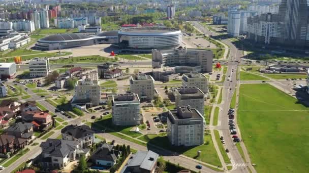 Utsikt från höjden av Drozdy distriktet och Minsk sportanläggning Minsk Arena i Minsk.Belarus — Stockvideo