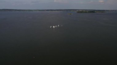 Minsk Denizi 'ndeki yat ve yelkenliler ya da Minsk yakınlarındaki Zaslavsky barajı. Beyaz Rusya