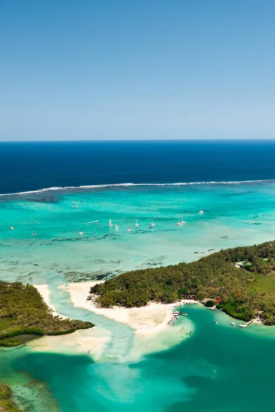 印度洋毛里求斯泻湖和珊瑚礁的俯瞰图 — 图库照片