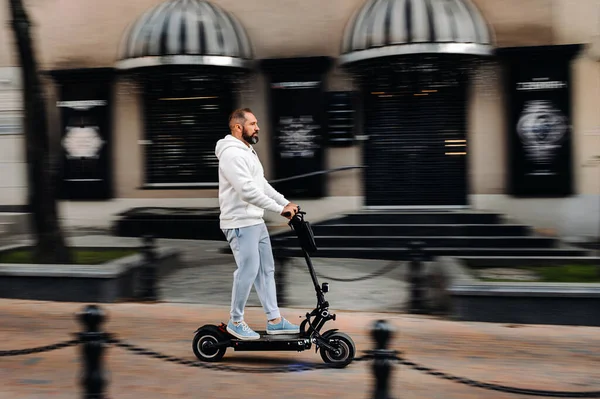 Man Beard White Clothes Quickly Rides City Electric Scooter — Stock Photo, Image