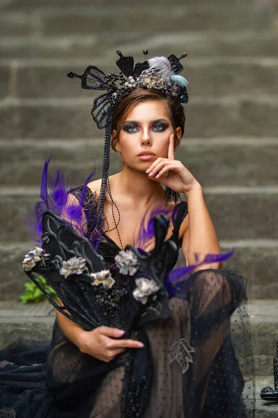 Стильная Невеста Черном Платье Сидит Лестнице Флоренции Италия — стоковое фото