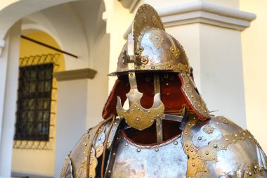 Eski Şövalye 'nin zırhının parçaları. Ortaçağ' a ait bir kavram. Metalik doku..