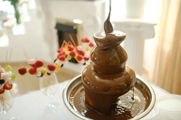 Fondue Mit Schokobrunnen Und Süßigkeiten Für Sie Süßes Thema — Stockfoto