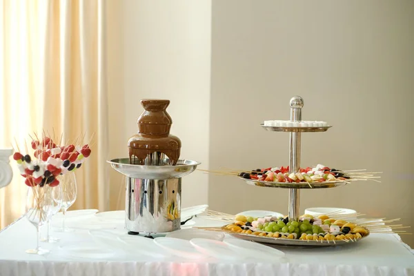 Fondue Con Una Fuente Chocolate Dulces Para Ella Tema Caramelo — Foto de Stock