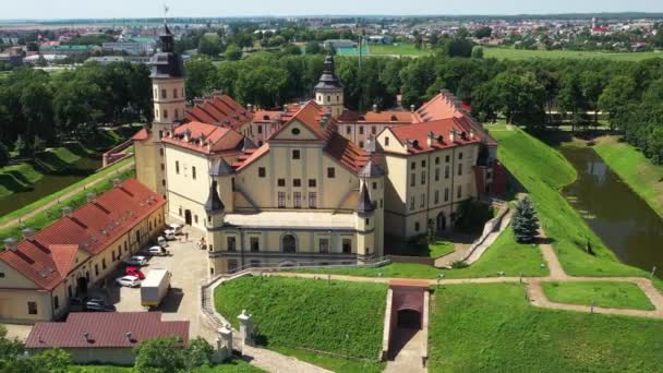 Vista superior do Castelo de Nesvizh durante o dia.Bielorrússia — Vídeo de Stock