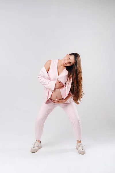 Pregnant Woman Pink Suit Close Gray Background — Stock Photo, Image