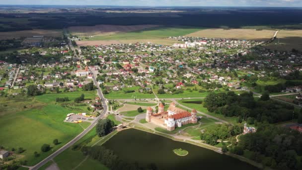 Вид Висоти Мирського Замку Білорусі Парку Літній День — стокове відео