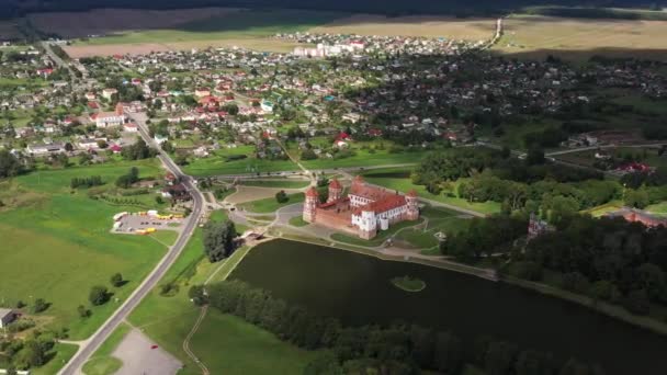 Вид Висоти Мирського Замку Білорусі Парку Літній День — стокове відео