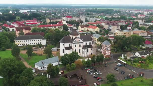 Vue de dessus de la ville de Nesvizh et de l'église un jour d'été.Biélorussie — Video