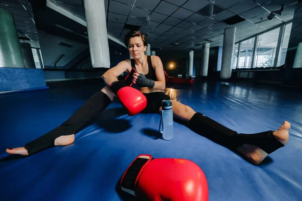 Portrait Female Boxer Red Gloves Gym Training — Stock Photo, Image