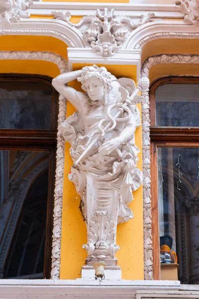 Odessa, Ukrayna - 1 Mart 2021. Odessa geçidinde güzel modern mimari. Odessa, Geçiş