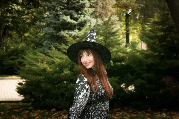 Halloween Schöne Junge Frau Festlicher Stimmung Bei Einem Halloween Picknick — Stockfoto