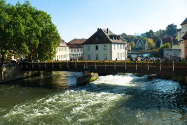 Bamberg, Bavyera, Almanya - 10.16.2016: Regnitz nehrinin her iki yakasındaki Ortaçağ Alman köyü Bamberg.