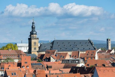 Bamberg, Bavyera, Almanya - 16.10.2016: Bamberg 'in eski tarihi sokak ve mimari manzarası, Yukarı Franconia, Almanya' nın Bavyera bölgesi