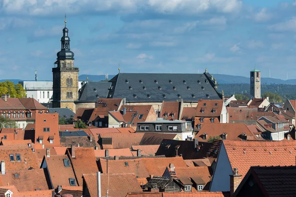 Bamberg, Bavyera, Almanya - 16.10.2016: Bamberg 'in eski tarihi sokak ve mimari manzarası, Yukarı Franconia, Almanya' nın Bavyera bölgesi