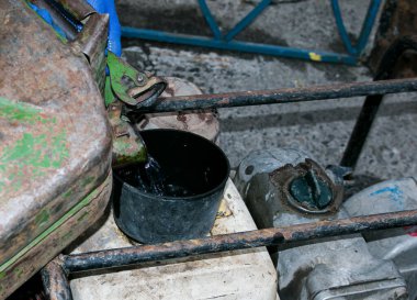 Su pompalama sistemi. Parktaki gölet kıyılarını taşırdı. Belediye yetkilileri kazayı ortadan kaldırdı..