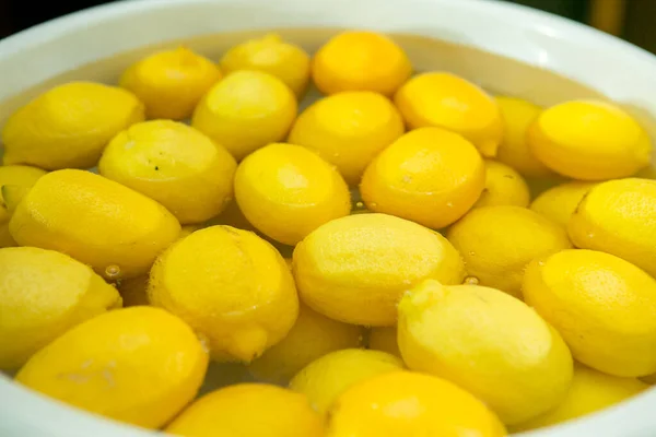 Proces Výroby Limoncello Citrónového Likéru Doma Citrony Jsou Připraveny Mytí — Stock fotografie
