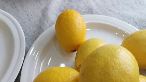 Processo Preparazione Del Liquore Limoncello Limone Casa Uomo Toglie Scorza — Video Stock