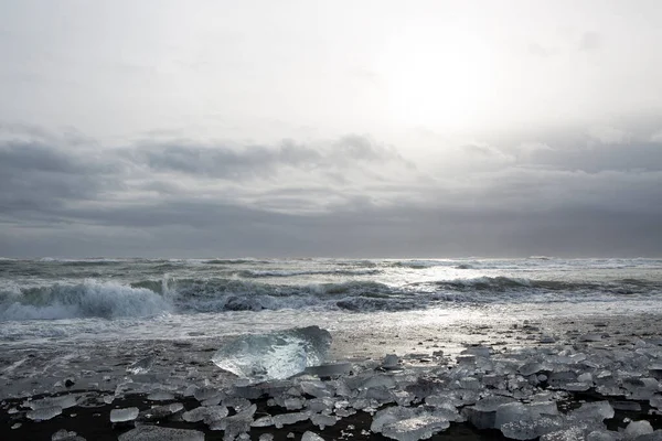 Prachtig Strand Het Zuiden Van Ijsland Met Een Zwart Lava — Stockfoto