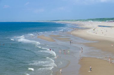 Scheveningen, Hollanda, 06.30.2012: Hollanda 'nın en ünlü ve en büyük plajı. Geçmişte, sanatçılar için favori bir yerdi..