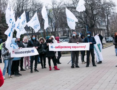 Dnipropetrovsk, Ukrayna -03.19.2021: Girişimciler tecridi protesto etmek için toplandılar.