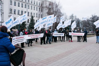 Dnipropetrovsk, Ukrayna -03.19.2021: Girişimciler tecridi protesto etmek için toplandılar.