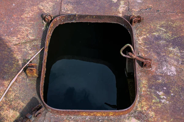 Старый Ржавый Затонувший Причал Воде Территории Речного Порта Старое Затонувшее — стоковое фото
