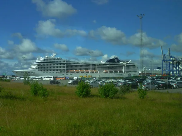 Kopenhagen Denemarken 2012 Een Zestien Verdiepingen Tellend Cruiseschip Arriveert Haven — Stockfoto