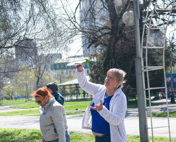 Dnepropetrovsk Ukraina 2021 Grupp Äldre Människor Som Gör Hälsoförbättrande Gymnastik — Stockfoto