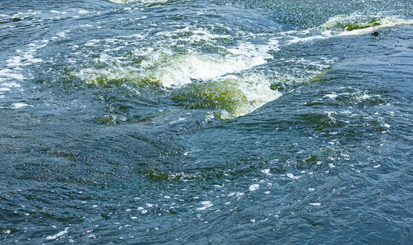 Tekstura Wody Powierzchni Małego Wodospadu Ukraińskim Stepie Zbliżenie Tokovsky Wodospad — Zdjęcie stockowe
