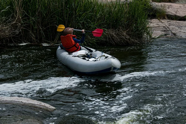 Actief Recreatieconcept Een Groep Jongeren Raften Rivier — Stockfoto