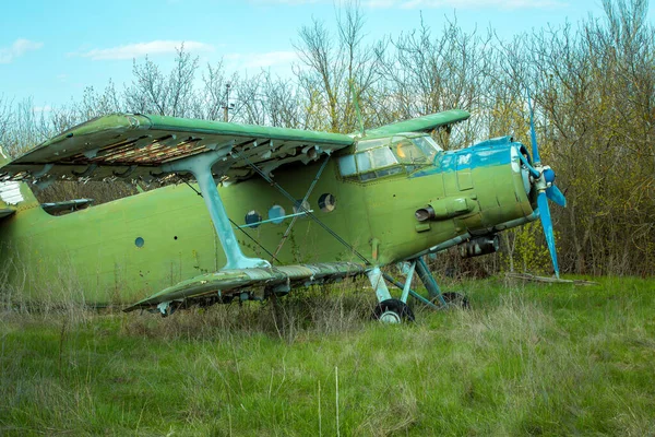 Starý Sovětský Vojenský Letoun Stojí Letišti Rusty Použitá Technika — Stock fotografie