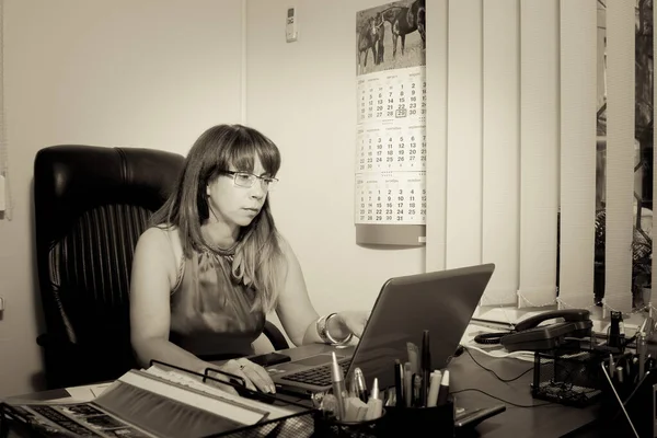Портрет Молодої Жінки Робочому Місці Офісі Концепція Способу Життя Людей — стокове фото
