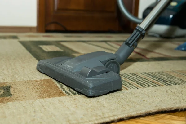 Vacuum Cleaner Carpet Nozzle Vacuum Cleaner Close Man Cleaning Carpet — Stock Photo, Image