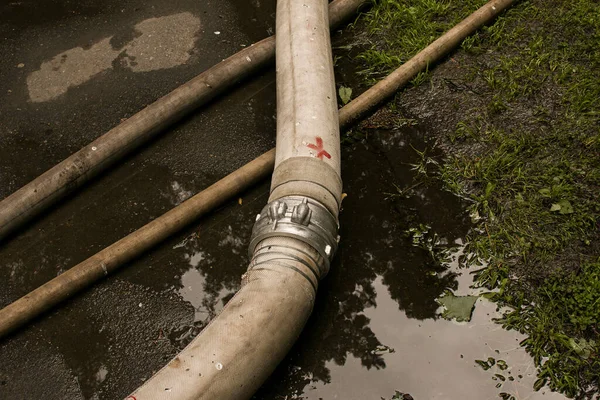 Alluvione Parco Cittadino Dopo Forti Piogge Tubi Antincendio Pompare Acqua — Foto Stock