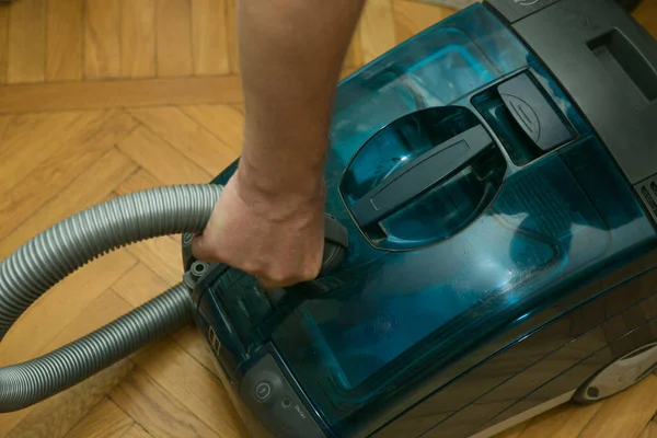 Process Cleaning Room Vacuum Cleaner Aquafilter Hands Man Preparing Vacuum — Stock Photo, Image