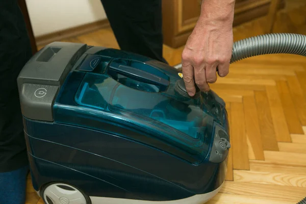 Process Cleaning Room Vacuum Cleaner Aquafilter Hands Man Preparing Vacuum — Stock Photo, Image