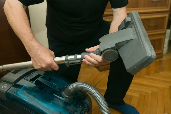 Process Cleaning Room Vacuum Cleaner Aquafilter Hands Man Preparing Vacuum — Stock Photo, Image