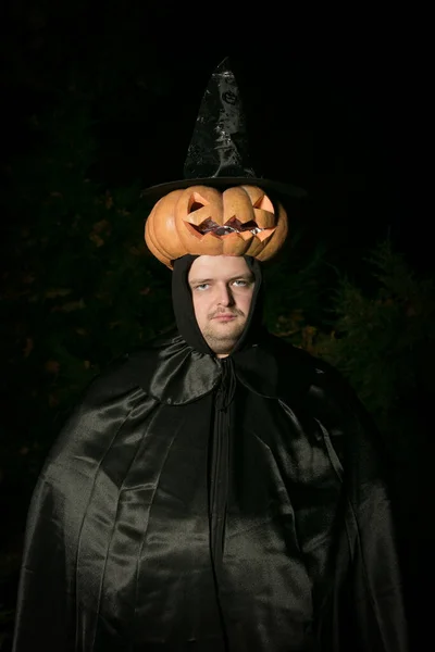 Retrato Hombre Con Una Calabaza Cabeza Tipo Con Disfraz Drácula —  Fotos de Stock