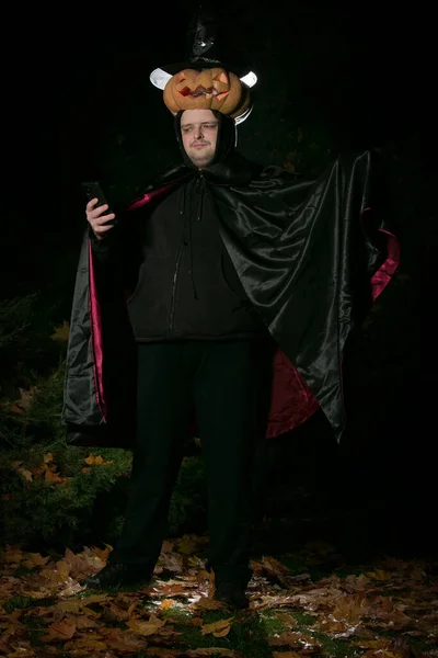 Portrait Homme Avec Une Citrouille Sur Tête Type Costume Dracula — Photo