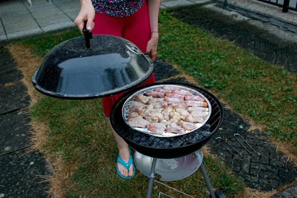 Processo Cozinhar Pernas Frango Peito Frango Churrasco Livre Piquenique Comer — Fotografia de Stock