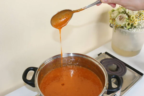 Διαδικασία Παραγωγής Μαρμελάδας Βερίκοκου Στο Σπίτι Μια Κατσαρόλα Έτοιμη Μαρμελάδα — Φωτογραφία Αρχείου